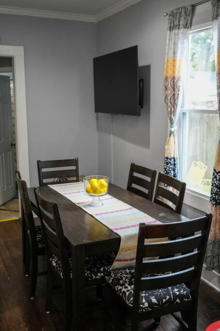 Historic Coastal Haven- Pet Friendly Fast Wi-Fi Vila Norfolk Exterior foto